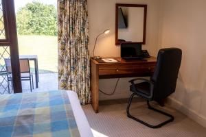 Family Room room in Stirrups Hotel