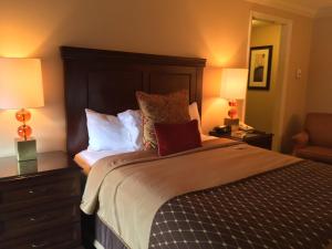 Executive Suite - One King Bed room in Omni William Penn Hotel