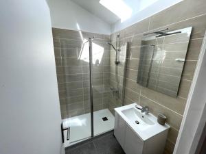 Maisons de vacances L'Artmonie - Climatise - Jardin - Centre-ville - Plage : photos des chambres