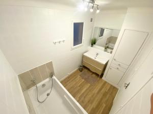 Maisons de vacances L'Artmonie - Climatise - Jardin - Centre-ville - Plage : photos des chambres