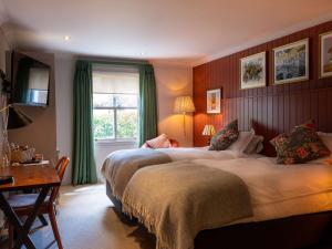 Superior Twin Room room in Dukes Head Hotel
