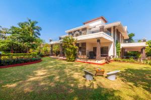 StayVistas Valencia Villa with Gazebo and Indoor Games