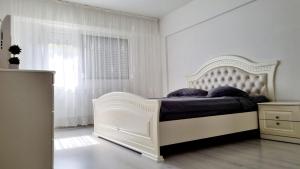 White Apartament, Brăila