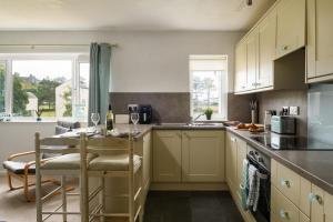 Finest Retreats - Golygfa or Castell - Castle Views