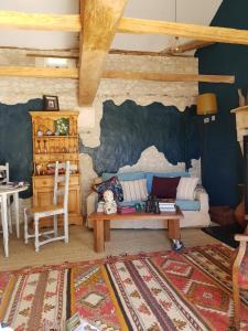 Maisons de vacances Peaceful Dordogne countryside cottage with pool. : photos des chambres