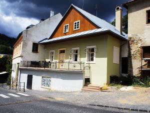 Apartmán v studni na streche