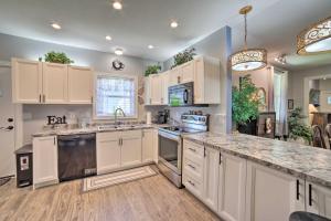 Spacious Fort Wayne Condo with Porch and Storage!