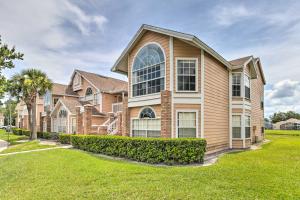 Kissimmee Condo with Private Porch Less Than 7 Mi to Disney!