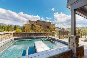 Modern Mountain Getaway