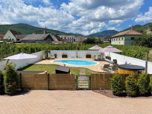 Maisons d'hotes Alsacebnb - Gite 12 personnes dans le vignoble - Piscine privee chauffee & Spa : photos des chambres