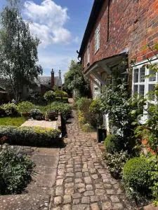 The Cottage in the Clouds - 奥格本圣乔治