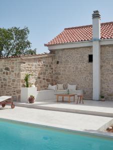 Vasantina Kamena Kućica