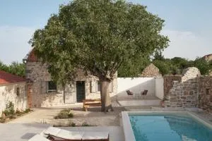 Vasantina Kamena Kućica - Lađevci