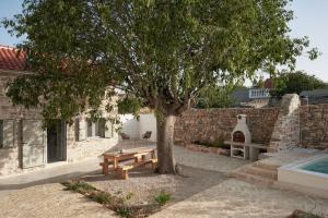 Vasantina Kamena Kućica