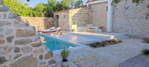 Vasantina Kamena Kućica