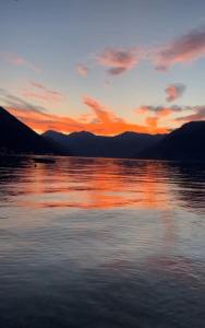 Apartment on the shore of the bay of Kotor with free Wi-Fi