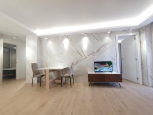 SALOU ,APARTAMENTO CON PISCINA y Wifi