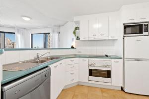 2 Bedroom Apartment, sleeps 5 in central Mooloolaba Resort