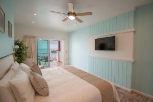 Bartolome Oceanfront Suites