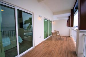 Bartolome Oceanfront Suites