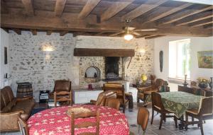 Maisons de vacances Beautiful home in Ardentes with WiFi and 3 Bedrooms : photos des chambres