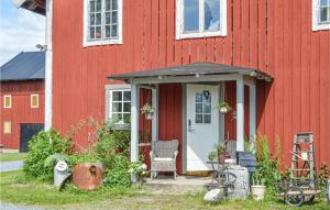 Nice Apartment In Malmköping With Sauna