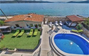 5 Bedroom Amazing Home In Drvenik Mali