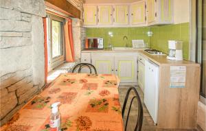 Appartements Gorgeous Apartment In Nyons With House A Panoramic View : photos des chambres