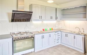 Maisons de vacances Gorgeous Home In Ussel With Wifi : photos des chambres