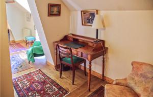 Maisons de vacances Gorgeous Home In Janailhac With Outdoor Swimming Pool : photos des chambres