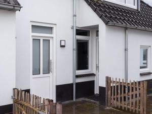 Apartment Sneekermeer with Water Sports Access