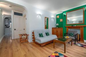 Fantastic 1 bedroom apartment with private patio