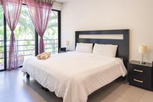 Beautiful 2 bedroom apartment with pool in downtown Playa