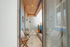 Downtown Modern Studio With Terrace by Vacationy