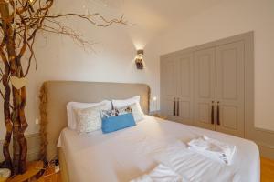 Downtown Modern Studio With Terrace by Vacationy