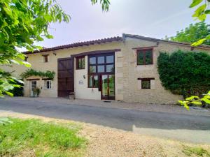 Maisons de vacances Domaine Jasmin, 6 Gites typiquement Charentais avec Piscines : photos des chambres