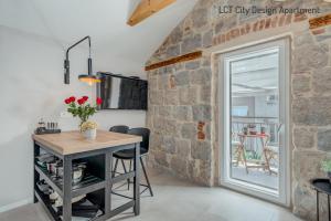 LCT City Design Apartment