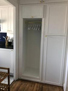 SEAFRONT SANCTUARY Beautiful Art Deco Apartment with Stunning City & Sea Views