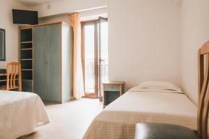 Hotels Hotel Ideal : photos des chambres