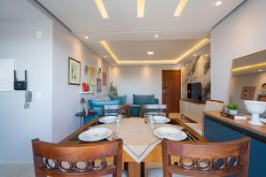 Ap. Alto padrão Costa Azul 200m da praia | ROTR304