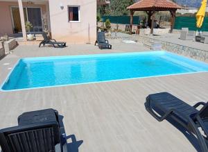 Maisons de vacances Magnifique villa avec piscine : photos des chambres