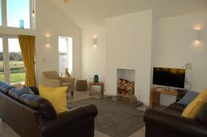 Beautiful, Modern Villa 5 mins walk from the Stunning Bay at Trearddur