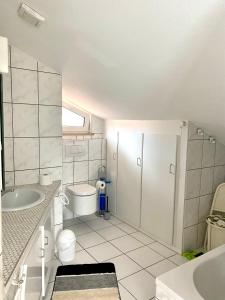 Möblierte 3 Zimmer Apartment - Mit Smart TV, Wlan und kostenfreie Parkplätze
