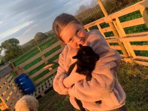 Beautiful Barn Conversion, 3 Bed, hot tub, sauna, gym, enclosed garden