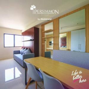 Free WI-FI and Pool Persimmon Condominium