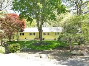 CAPE COD'S BEST BEACH GETAWAY - Chappaquoit