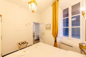 JOIVY Ideal Flat near Aquarium