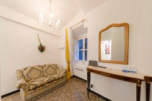 JOIVY Ideal Flat near Aquarium