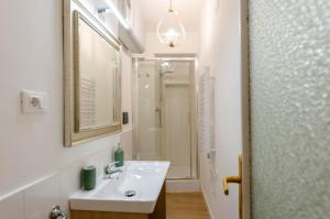 JOIVY Ideal Flat near Aquarium