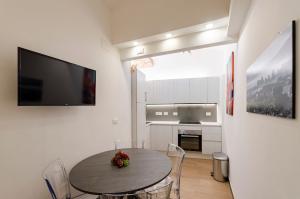 JOIVY Ideal Flat near Aquarium